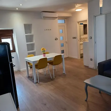 Apartment Apartman B & S With A Beautiful Terrace