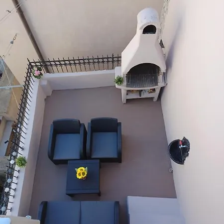 B & S With A Beautiful Terrace Apartamento Pula